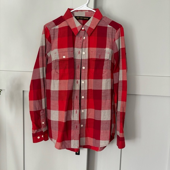 Women’s red HARLEY DAVIDSON flannel button down - Picture 2 of 4